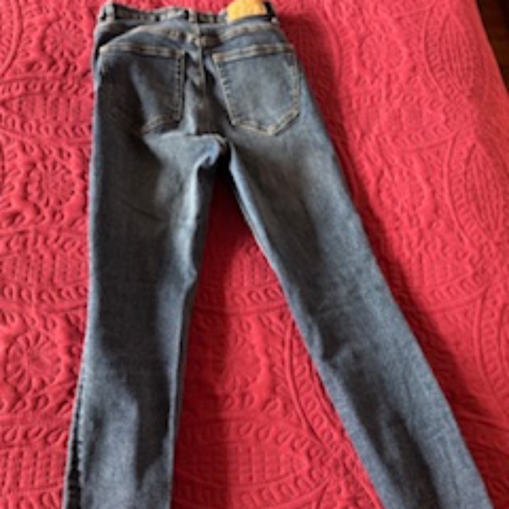 ZARA JEANS SIZE 4  EXCELLENT COND